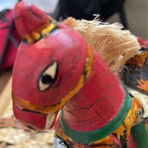 Beautiful  Vintage horse head  can be moved up and down